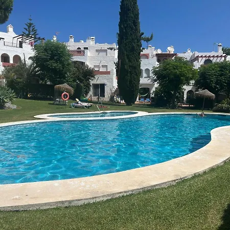 Between & Marbella - Golf, Sea & Swim Pools Bed & Breakfast
